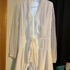 Chic White Sheer Sleeve Robe